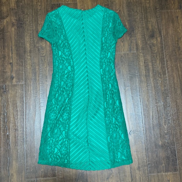 Size Small Green Knee Length Lace Dress - Picture 2 of 5